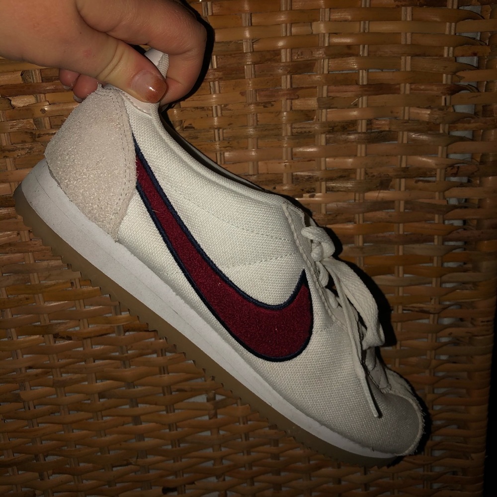 VINTAGE NIKE SHOES